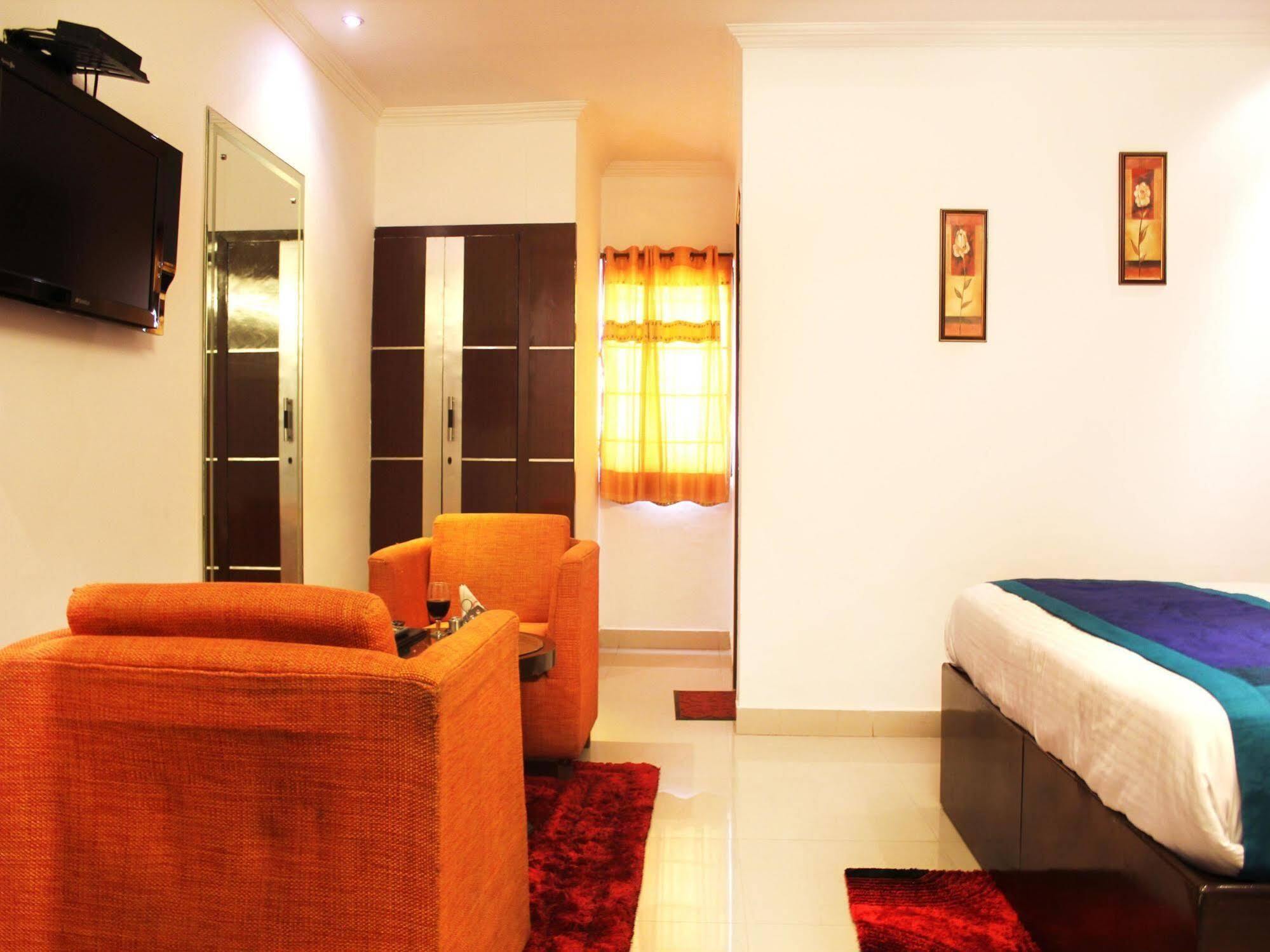 Hotel Rajmandir Faridabad Exterior photo